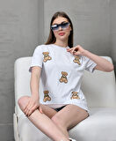 Genç Kadın Ayıcık Süzene Nakışlı T-shirt