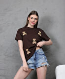 Genç Kadın Ayıcık Süzene Nakışlı T-shirt