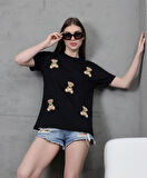 Genç Kadın Ayıcık Süzene Nakışlı T-shirt