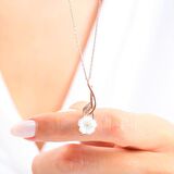 MANOLYA ÇİÇEĞİ SEDEFLİ ROSE DÜŞ PARILTISI GÜMÜŞ KOLYE