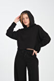 Kadın Kapüşonlu Siyah Crop Sweatshirt ve Pantolon Takımı - Modern ve Kullanışlı Günlük Stil