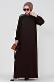 Omuzu İşlemeli Beli Kuşaklı Tesettür Elbise-Kahverengi