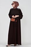 Omuzu İşlemeli Beli Kuşaklı Tesettür Elbise-Kahverengi