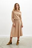 Styleboom X Peraluna MAYFAIR DRESS Yaka Büzgü Detaylı Tek Omuz Açık Kadın Triko Elbise - Camel