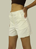 Kadın Beyaz Yüksek Bel Şort - Püsküllü Paça, Arka Cep Detaylı, Kumaş Şort