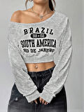 Kadın Gri Brazil South America Baskılı Omzu Açık Crop Sweatshirt