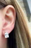 Pırlanta parlaklığında Swarovski Taşlı 925ayar Gümüş Üzerine Rose Altın Kaplama Baget Küpe