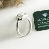 Yanları Pırıltılı Taşlarla Süslenmiş Kare 3.00 ct Starlight Diamond Tektaş