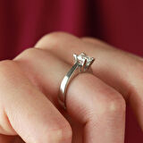 4 Tırnaklı Round Kesim Starlight Diamond Gümüş Takım