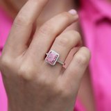 Pembe Taşlı Radiant Kesim Gümüş Yüzük