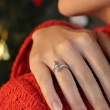 Taşlı Yunus Balığı Figürlü Şık Gümüş Yüzük