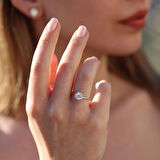 Etrafı Pırıltılı Taşlarla Çevrili Yuvarlak Montür Sky Diamond Gümüş Set