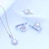 Etrafı Pırıltılı Taşlarla Çevrili Yuvarlak Montür Sky Diamond Gümüş Set