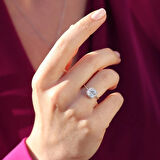 Etrafı Pırıltılı Taşlarla Çevrili Kare Montür Sky Diamond Gümüş Set