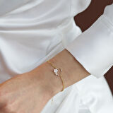 Zambak Çiçeği İnci Detaylı Gold Kaplama Gümüş Bileklik