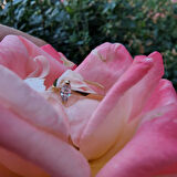 Gümüş Yüzük - 0.40 CT Mekik Taşlı Pırlanta (Swarovski) Taşlı Kare Kol Tasarım 925 Ayar Gümüş Yüzük