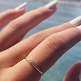 Minimal Badem Sıra Taşlı 14 Ayar Altın Alyans