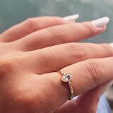 0.35 Karat Signity Swarovski Taşlı Güverseli Tektaş 14 Ayar Altın Yüzük