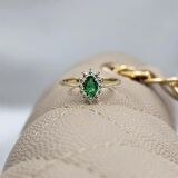 1,05 Karat Zümrüt Yeşili Taşlı 0.30 Karat Pırlanta(Signty)Taşlı Vintage Tasarım 14 Ayar Altın Yüzük