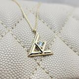 0.20 Karat Pırlanta Möntürü (Signity Swarovski) Taşlı V Tasarım Modern 14 Ayar Altın Kolye