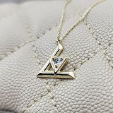 0.20 Karat Pırlanta Möntürü (Signity Swarovski) Taşlı V Tasarım Modern 14 Ayar Altın Kolye