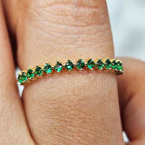 Gümüş Yüzük - Yarım Tur Zümrüt Yeşili Taşlı Minimal Tasarım 925 Ayar Gümüş Yüzük