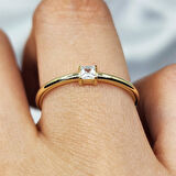 Gümüş Yüzük - Kare Tasarım Swaroski (Zirkon)Taşlı Modern Minimal Tasarım Tektaş 925 Ayar Gümüş Yüzük