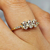 Gümüş Yüzük - 0.60 Karat Zirkon Oval Taşlı Tria Fantezi 925 Ayar Gümüş Evlilik Teklifi Yüzüğü