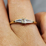 Gümüş Yüzük - Trapez Kesim Swarovski (Zirkon) Taşlı Enerji Tasarım Modern 925 Ayar Gümüş Yüzük