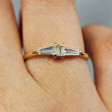 Gümüş Yüzük - Trapez Kesim Swarovski (Zirkon) Taşlı Enerji Tasarım Modern 925 Ayar Gümüş Yüzük