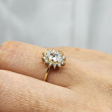 Gümüş Yüzük - 1.10 Karat Oval 0.24 Karat Swarovski Taşlı Anturajlı 925 Ayar Gümüş Hediyelik Yüzük