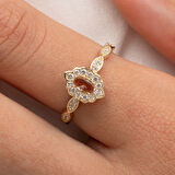 Gümüş Yüzük - Oval Zultanit Taşlı Yanları Zirkon Taşlarla Süslemeli 925 Ayar Gümüş Kadın Yüzük