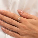 Gümüş Yüzük - Oval Zultanit Taşlı Yanları Zirkon Taşlarla Süslemeli 925 Ayar Gümüş Kadın Yüzük