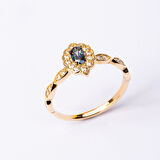 Gümüş Yüzük - Oval Mistik Topaz Taşlı Yanları Zirkon Taşlarla Süslemeli 925 Ayar Gümüş Kadın Yüzük