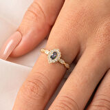 Gümüş Yüzük - Oval Mistik Topaz Taşlı Yanları Zirkon Taşlarla Süslemeli 925 Ayar Gümüş Kadın Yüzük