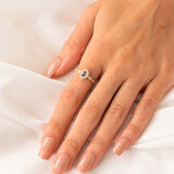 Gümüş Yüzük - Oval Mistik Topaz Taşlı Yanları Zirkon Taşlarla Süslemeli 925 Ayar Gümüş Kadın Yüzük