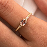 Gümüş Yüzük - Oval Kesim Morganit Taşlı Yan Zirkon Taşlarla Süslenmiş 925 Ayar Gümüş Yüzük