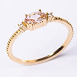 Gümüş Yüzük - Oval Kesim Morganit Taşlı Yan Zirkon Taşlarla Süslenmiş 925 Ayar Gümüş Yüzük