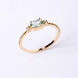 Gümüş Yüzük - Oval Kesim Green Topaz Taşlı Yan Zirkon Taşlarla Süslenmiş 925 Ayar Gümüş Yüzük