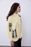 Sarı Püskül Detaylı Yarım Balıkçı Yaka Triko Kazak SWK4363SR