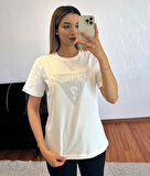 Marka Muadil Üçgen Taş Baskı T-Shirt Beyaz