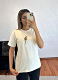 Marka Muadil Dal Kuş İri Taşlı T-Shirt Kırık Beyaz