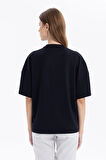 Bisiklet Yaka Oversize Emboss Baskılı Kadın T-shirt