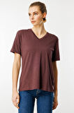 Kadın V Yaka Flamlı Kumaş Basic Tshirt Kahve