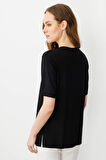 Kadın Açma Yaka Nakış İşlemeli T-shirt Siyah