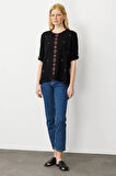 Kadın Sıfır Yaka Önü Nakışlı Bluz Siyah
