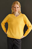 Kadın V Yaka Komple Saç Örgülü Kazak Sarı