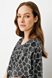 Kadın Sıfır Yaka Yarasa Kollu Simli Desenli Bluz Siyah