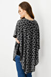 Kadın Sıfır Yaka Yarasa Kollu Simli Desenli Bluz Siyah