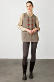 Kadın Sıfır Yaka Önü Nakış İşlemeli Yün Yelek K.Bej